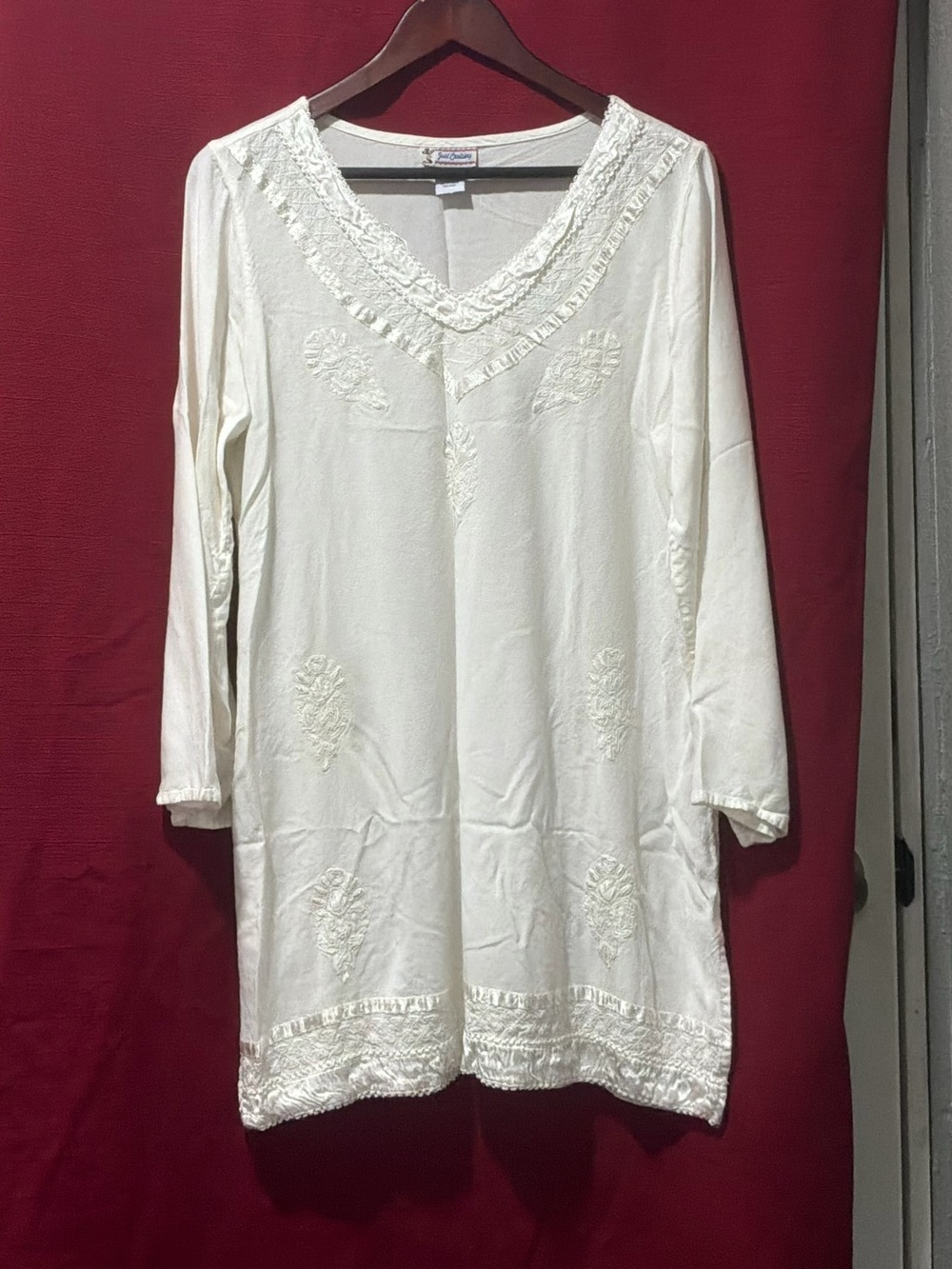 Women's y2k VNTG Cream Embroidered V-Neck Tunic Top